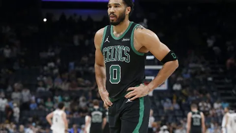 霍勒迪半场爆发，投篮9中6得16分，三分线外5中4高效助力球队